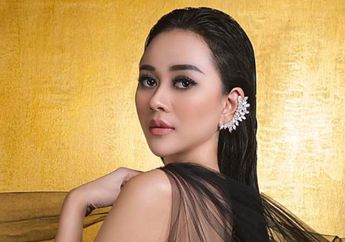 Ayu Tenan! Kerap Tampil Seksi, Begini Potret Cantik Aura Kasih Saat Kenakan Model Kebaya Bali, Lihatnya Bikin Adem