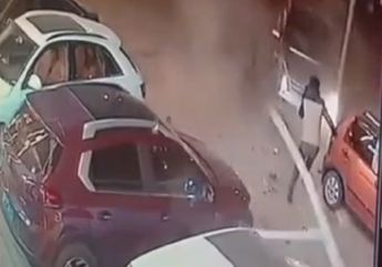 Hampir Tertabrak Mobil Dan Tertimpa Tiang Listrik, Nyawa Pria Ini Pun Selamat