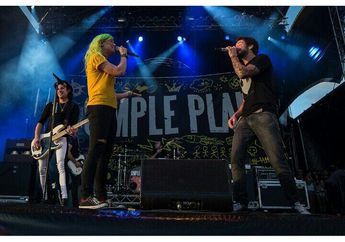 Usai Natasha Bedingfield dan Tantri Kotak, Simple Plan Bawakan Jet Lag Bareng Jenna "Tonight Alive"