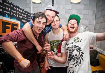 Enter Shikari Rilis Video Klip "Rat Race"