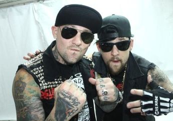 The Madden Brothers (Benji & Joel Madden) Rilis Video Klip Oh My God (OMGMGK)