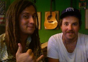 Ditendang Saosin, Cove Reber Bikin Proyek Duo