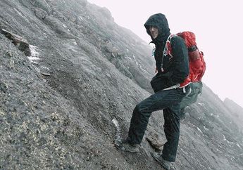Ini Dia Foto-Foto Oliver Sykes dan Jordan Fish Sukses Mendaki Gunung Kilimanjaro