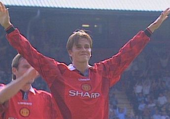 Ajaib! 7 Pemain ini Pernah Bikin Gol dari Tengah Lapangan