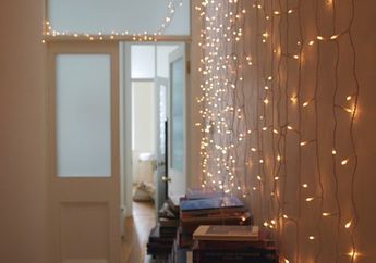 10 Cara Menciptakan Kamar Tidur Nyaman Dengan Penataan String Lights