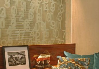 Berhias Dinding Kaca Bermotif Angka