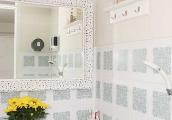 Menghias Kamar Mandi Mungil