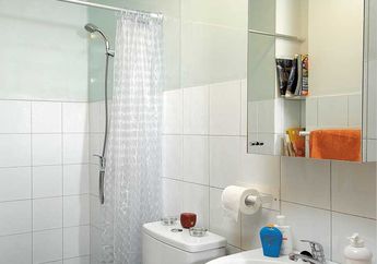 Kamar Mandi Putih nan Bersih