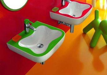 Siasati Kamar Mandi Mungil Tetap Terlihat Cantik