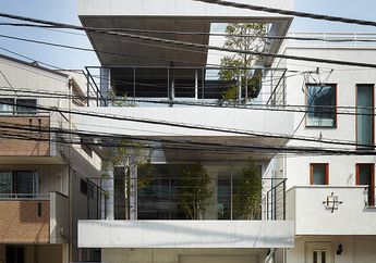 Rumah dengan 4 Teras Depan
