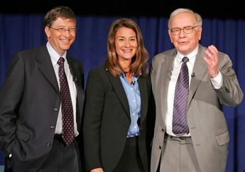 Warren Buffett Bersulang untuk Dua Orang Filantropi Terbesar Dunia, Bill dan Melinda Gates