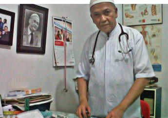 Dokter Aznan Lelo, 'Dokter Ikhlas' yang Tak Pernah Sekalipun Pasang Tarif untuk Para Pasiennya