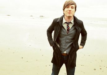 Adam Young (Owl City) Adalah Orang di Balik Ringtone Baru iOS 7