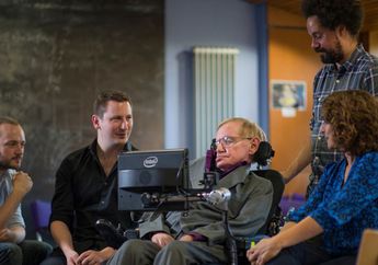 Keyboard SwiftKey Berhasil Membantu Stephen Hawking Berkomunikasi