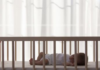 Bayi Bisa Mulai Tidur Sendiri di Usia Empat Bulan