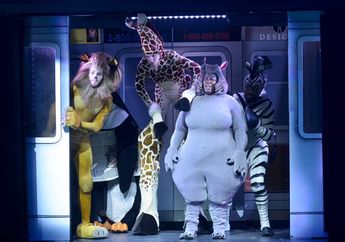 Ajarkan Anak Nonton Teater melalui "Madagascar Live!"