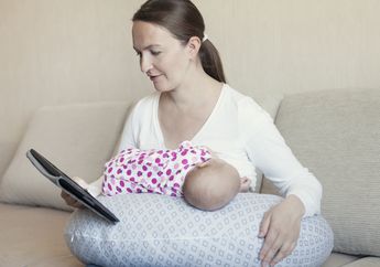 Brexting Mengganggu Ikatan Ibu dan Bayi saat Menyusui