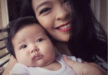 Ini Penyebab Bayi Mogok Minum ASI Menurut Pengalaman Mama Tantri Kotak