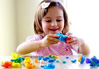 Kapan Anak Siap Masuk Kelompok Bermain?