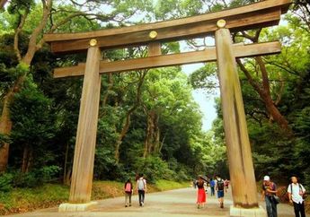 Kuil Meiji, Nyanyian Kerikil di Tengah Hiruk Pikuk Tokyo