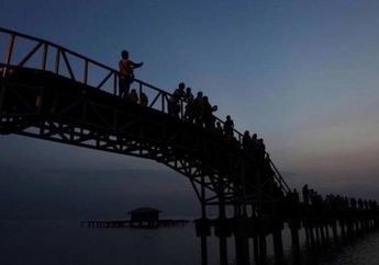 Ragam Foto Jembatan Cinta, Si Ikon Wisata Unik di Pulau Tidung