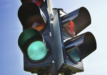 Penemu Lampu Lalu Lintas dan Perjalanan Perkembangan Teknologinya