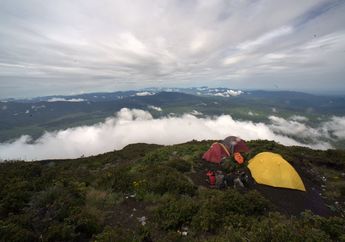 Gunung Api Tertinggi Indonesia Erupsi. Lihat Lagi Foto-foto Kemegahan Kerinci di Tiang Langit Sumatera