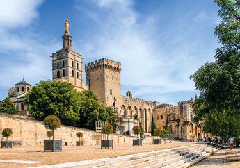 Antara Roma, Palais Des Papes, dan Takdir Kesatria Templar