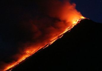 Diterawang Bakal Datang Bencana Alam Bertubi-tubi di Akhir Tahun 2019, Apakah Letupan Lava Gunung Api Ini Jadi Awal Mula Bencana?