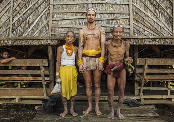 Kisah Pria Australia yang Tinggal Bersama Suku Mentawai Selama 8 Tahun