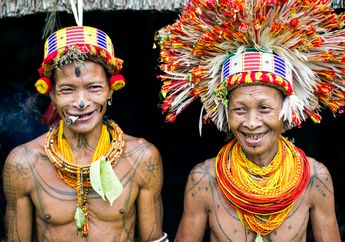 Enggak Kapok Mata Kena Infeksi dan Lahap Daging Kelelawar, Bule Norwegia Ini Ketagihan Tinggal Bersama Suku Pedalaman di Pulau Terpencil Indonesia