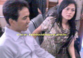 Gugun Gondrong dan Anna Marissa Bagi-bagi Harta