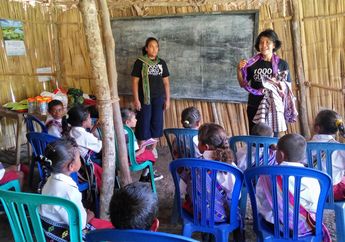 Berbagi Kasih dengan Siswa-Siswi SD di Pedalaman NTT Bersama KFC dan 1000 Guru