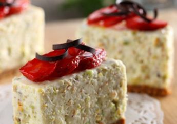 PISTACHIO CHEESE CAKE