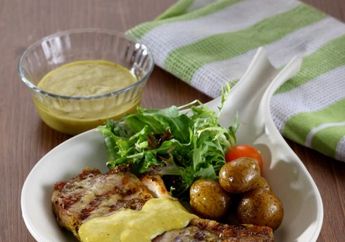 SIRLOIN STEAK WITH OPOR SAUCE