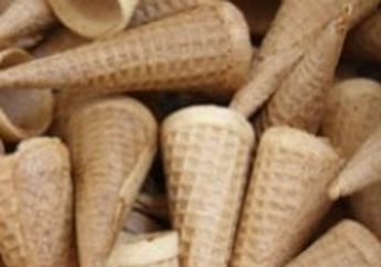 Melongok Produksi Cone Ice Cream Tradisional