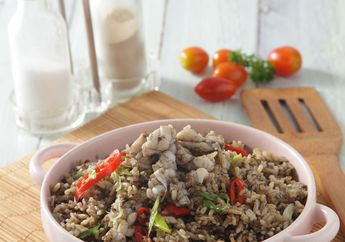 Nasi Goreng Tinta Cumi Hitam Nan Lezat