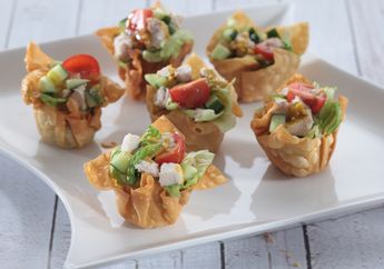 Yuk, Cicipi Kesegaran Caesar Salad Wonton Cup