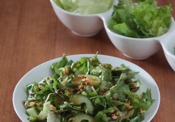Lebih Sehat dengan Green Salad With Garlic & Vinegar Dressing