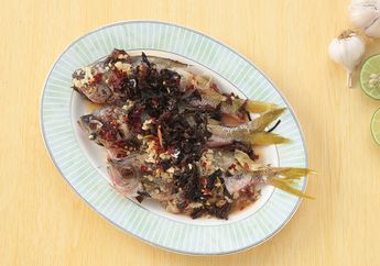 60 Menit Memasak Tum Ikan Ekor Kuning Jamur Kuping