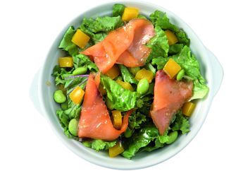 Smoked Salmon Salad and Orange Dressing Ini Bisa Jadi Menu Makan Malam Sehat