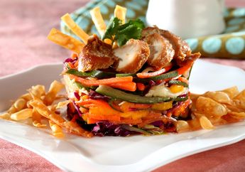 Ciptakan Dinner Romantis dengan Asian Chicken Salad Nan Fancy Ala Resto