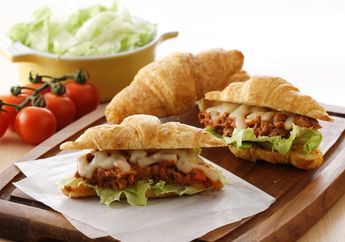 Italian Meat Croissant, Pastry Prancis Dengan Sentuhan Saus Italia Lezat