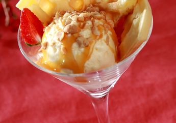 Wafel Saus Karamel dan Es Krim Super Yummy untuk Selingan Dingin di Sore Hari