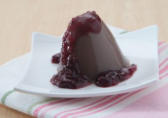 Membuat Puding Cokelat Saus Dark Cherry yang Buat Sore Anda Tambah Manis