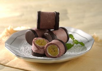 Asyiknya Ngobrol Sore Ditemani Taro Banana Roll dan Secangkir Kopi Panas
