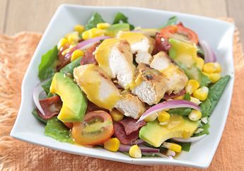 Makan Malam dengan Salad? Buat Saja Honey Mustard Chicken Salad yang Praktis
