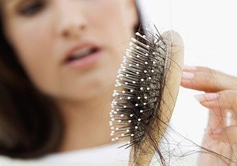 Atasi Rambut Rontok dari Dalam dengan Perbanyak Konsumsi Makanan Ini