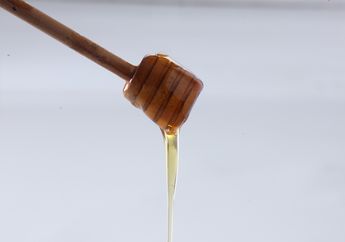 Konsumsi Madu Sebelum Berhubungan Intim dan Rasakan Khasiatnya!