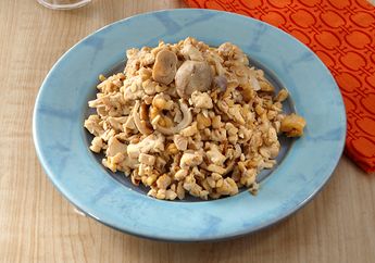 Di Kulkas Cuma Ada Tempe dan Jamur? Buat Tumis Tempe Cincang Jamur Saja!